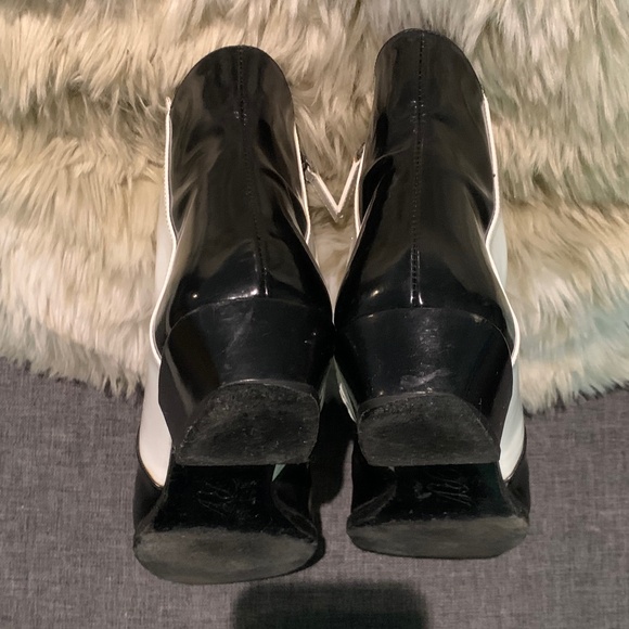 Roger Vivier Patent Leather Ankle Boots - Picture 11 of 12